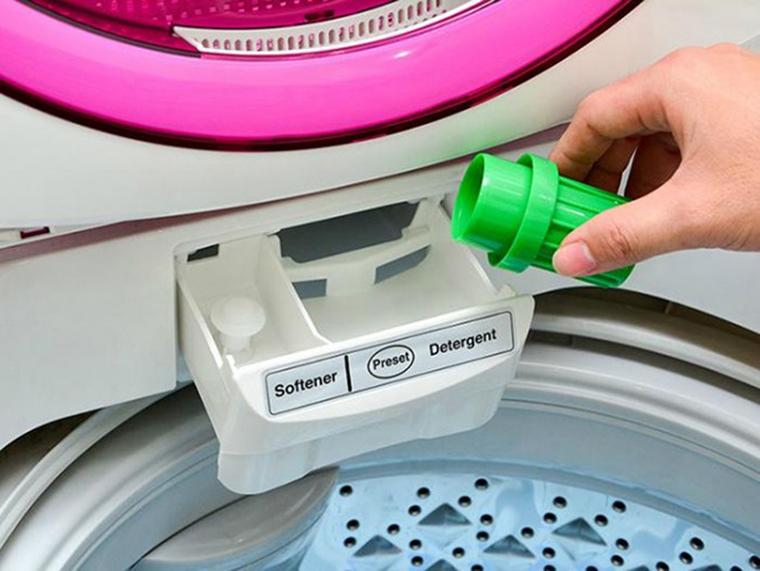 Dùng bột giặt và nước xả chuyên dụng tiết kiệm thời gian