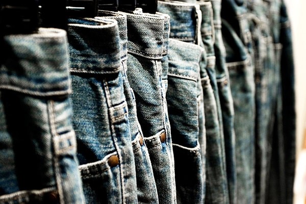 Cách giặt quần Jean không bị phai màu một cách đơn giản nhất